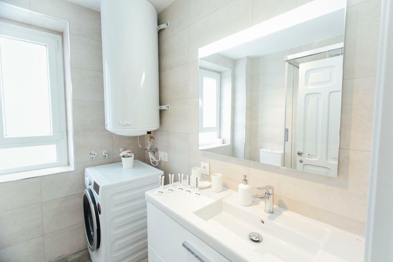 Colorful And Diaphanous- 3Bd 1Bth - Peral Seville Luaran gambar
